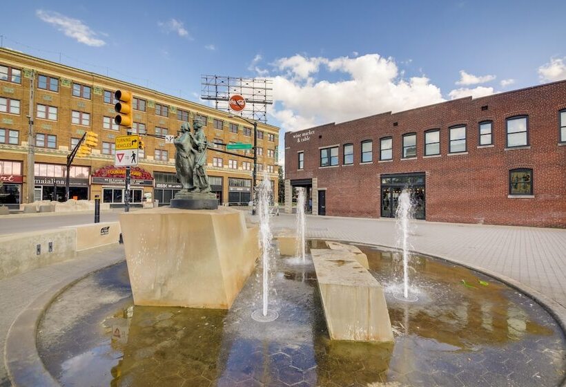 Indianapolis Home W/ Porch Close To Mile Square!