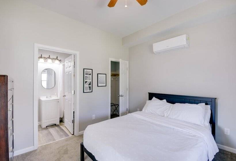 Indianapolis Home W/ Porch Close To Mile Square!