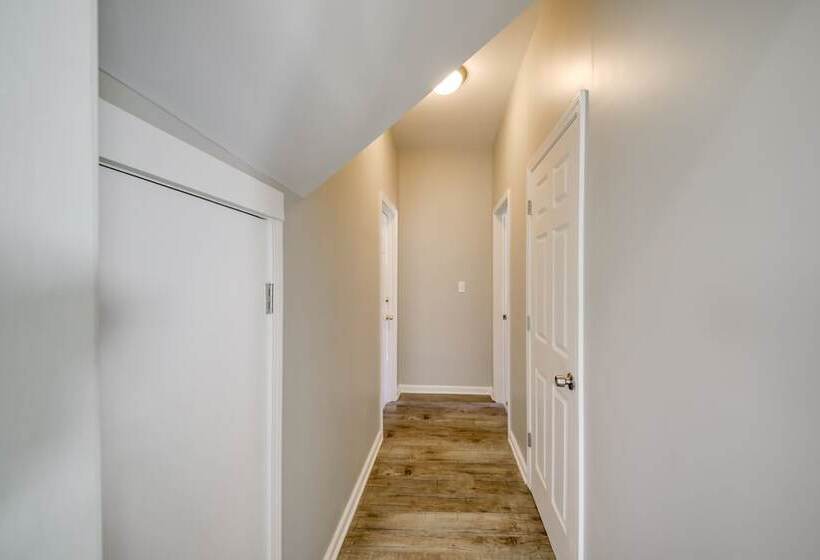 Indianapolis Home W/ Porch Close To Mile Square!