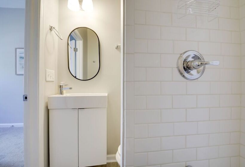 Indianapolis Home W/ Porch Close To Mile Square!