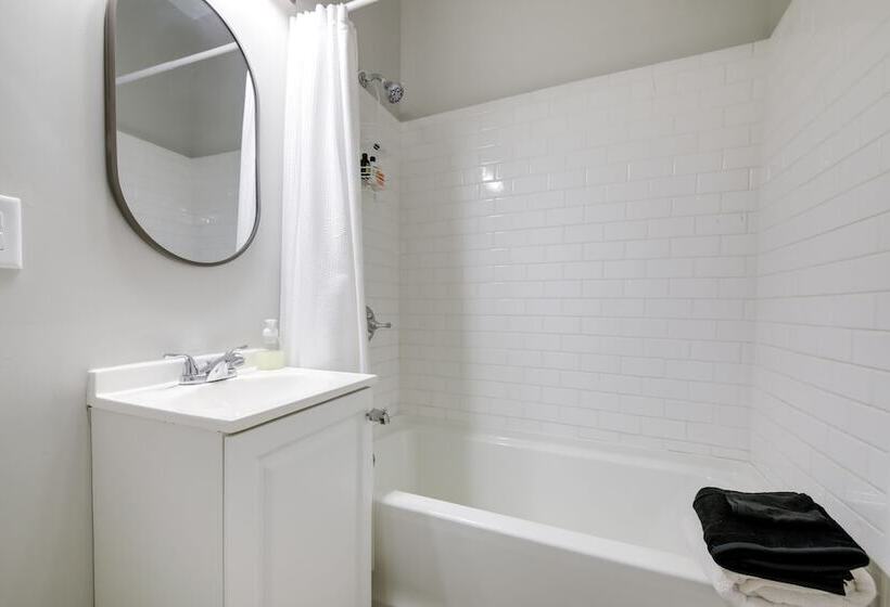 Indianapolis Home W/ Porch Close To Mile Square!