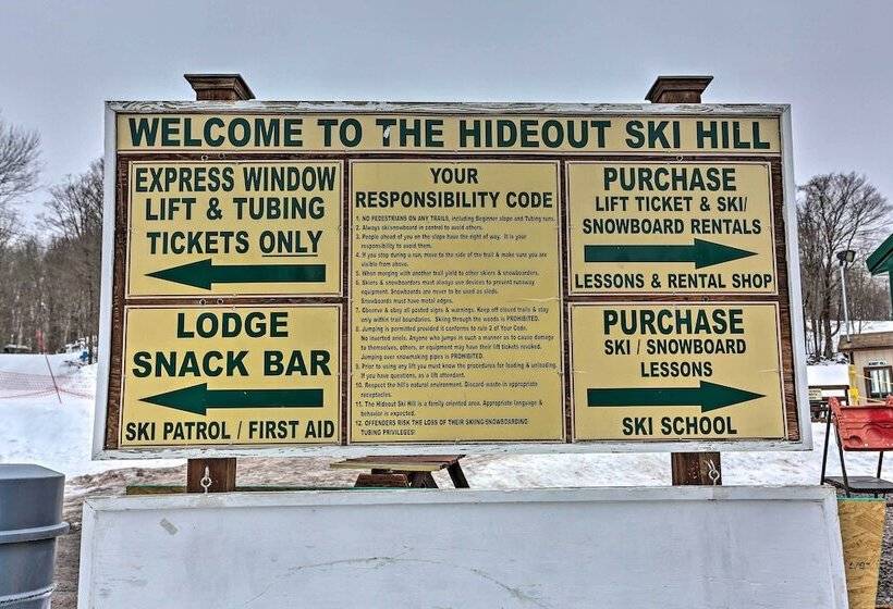 Lake Ariel Vacation Rental: Screened Porch & Grill