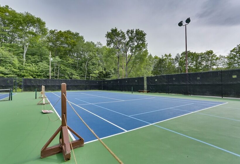 Lake Ariel Vacation Rental: Screened Porch & Grill
