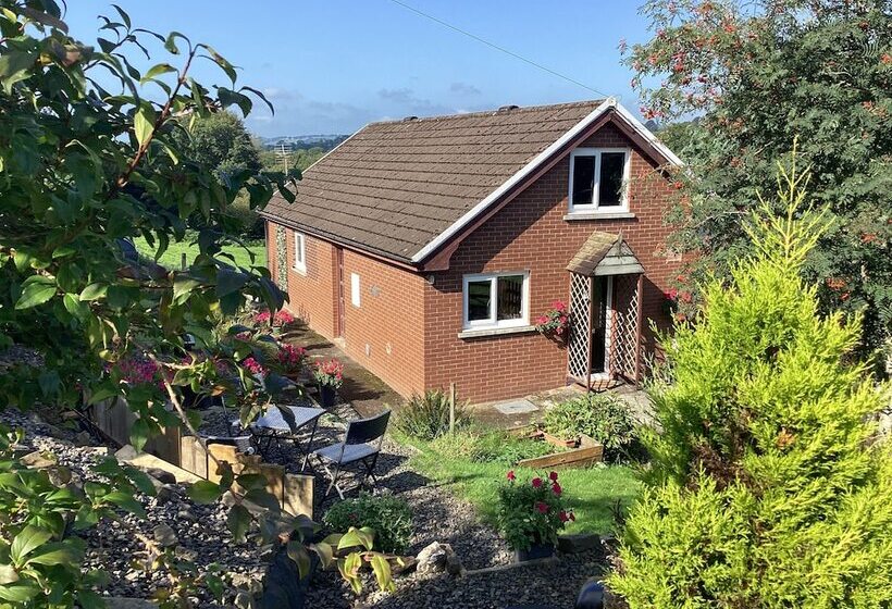 Lovely 2 Bed Cottage In Pencarreg