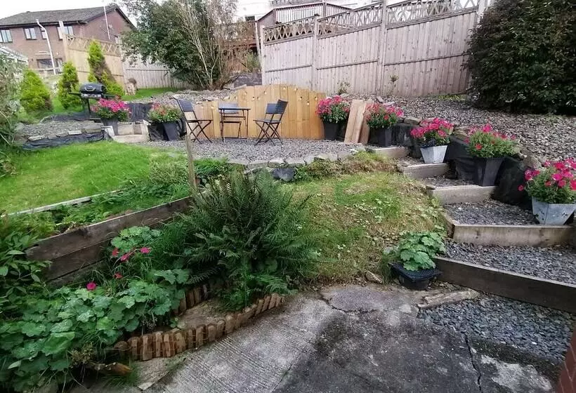 Lovely 2 Bed Cottage In Pencarreg