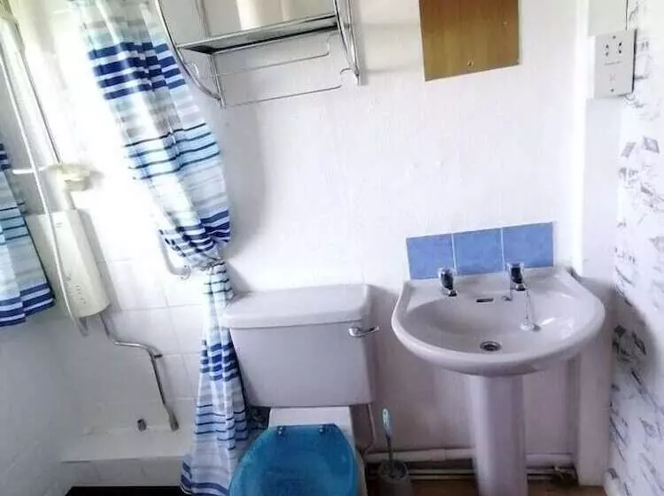 Lovely 2 Bed Cottage In Pencarreg