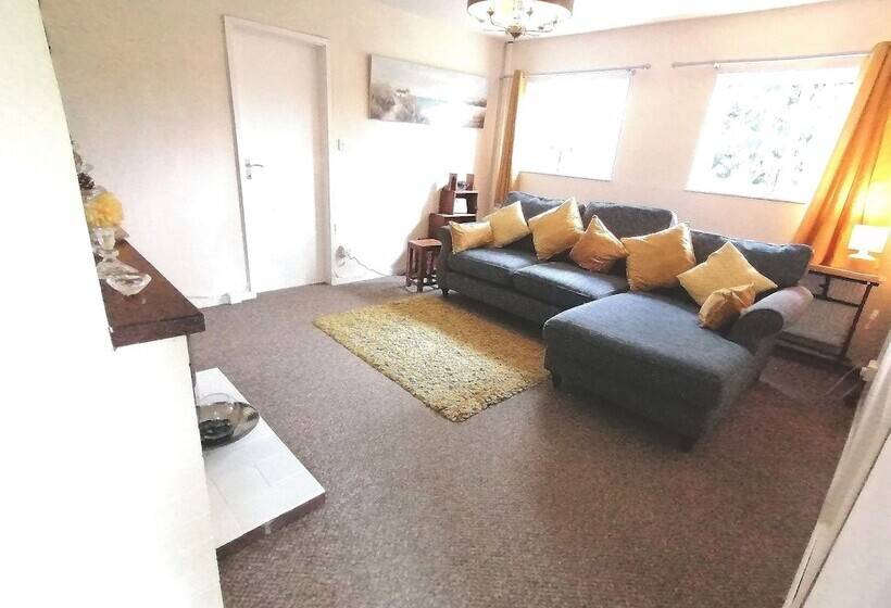 Lovely 2 Bed Cottage In Pencarreg