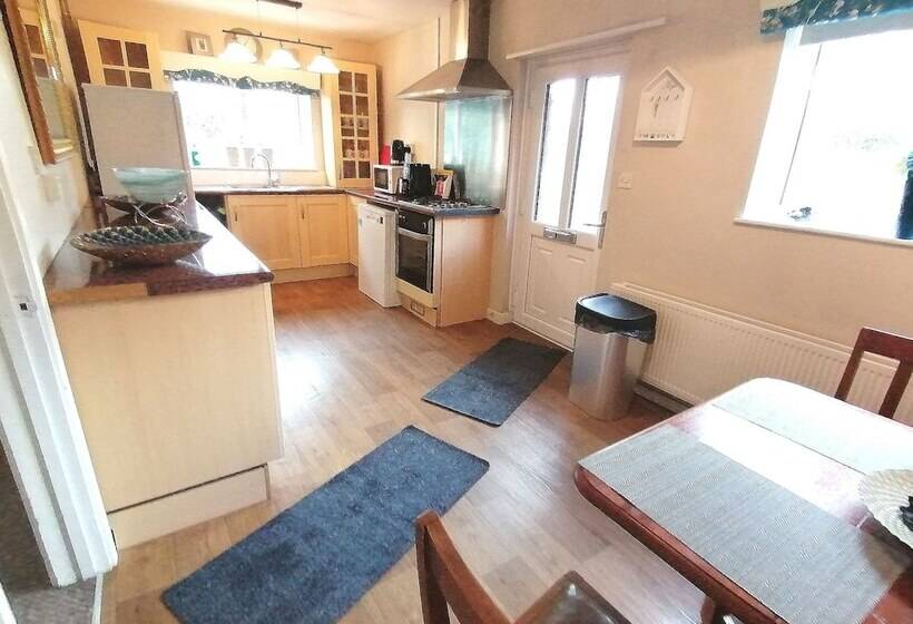 Lovely 2 Bed Cottage In Pencarreg