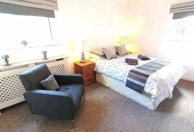 Lovely 2 Bed Cottage In Pencarreg