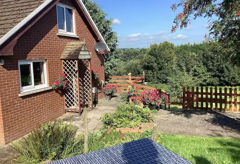 Lovely 2 Bed Cottage In Pencarreg