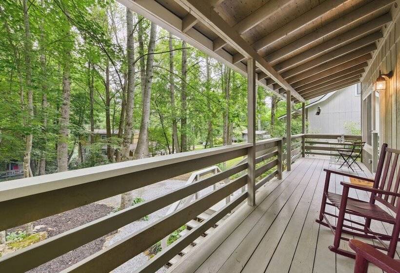 Maggie Valley Mountain Escape W/ Fire Pit & Deck