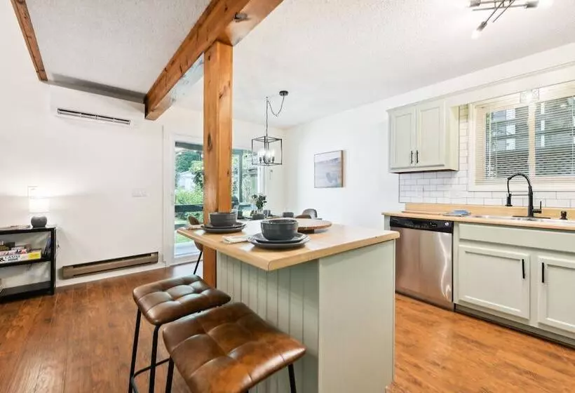 Maggie Valley Mountain Escape W/ Fire Pit & Deck