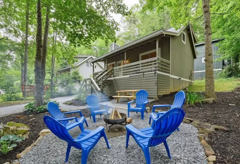 Maggie Valley Mountain Escape W/ Fire Pit & Deck
