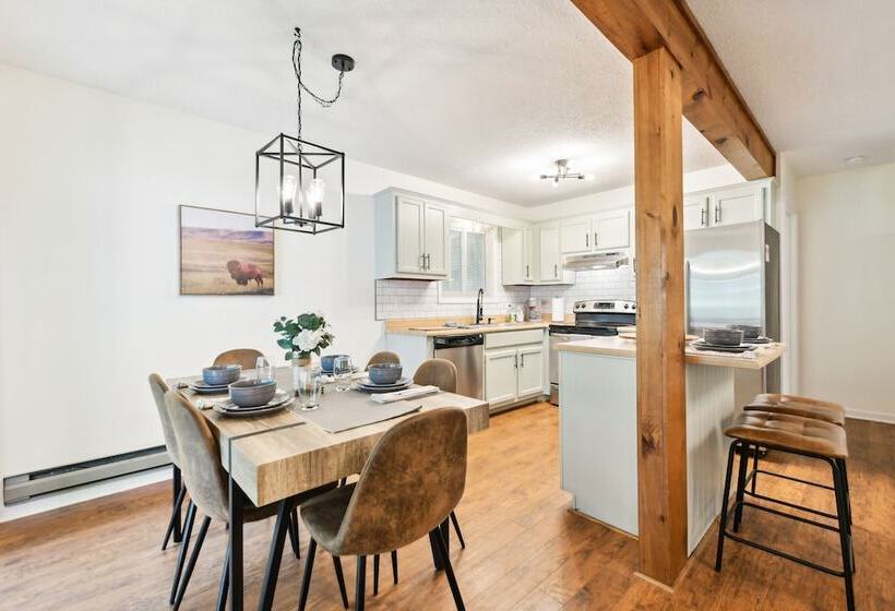 Maggie Valley Mountain Escape W/ Fire Pit & Deck