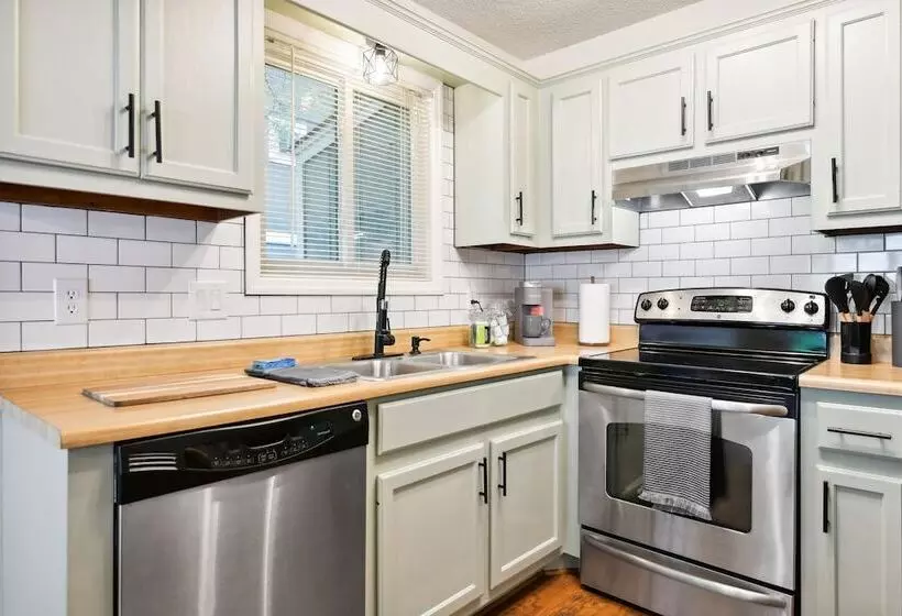 Maggie Valley Mountain Escape W/ Fire Pit & Deck