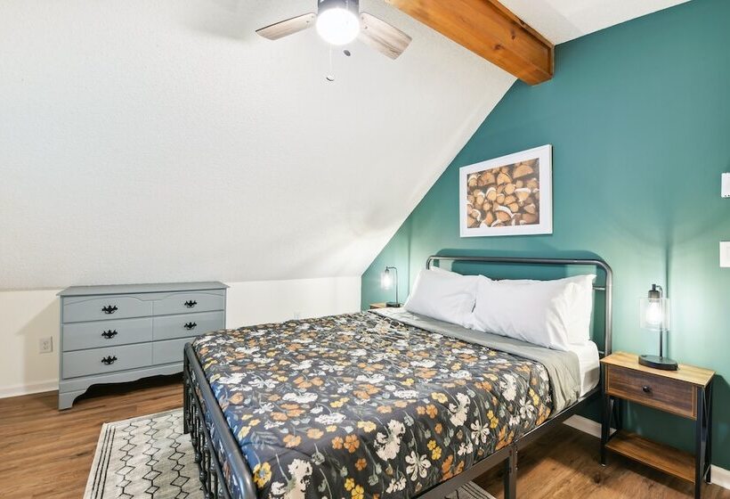 Maggie Valley Mountain Escape W/ Fire Pit & Deck