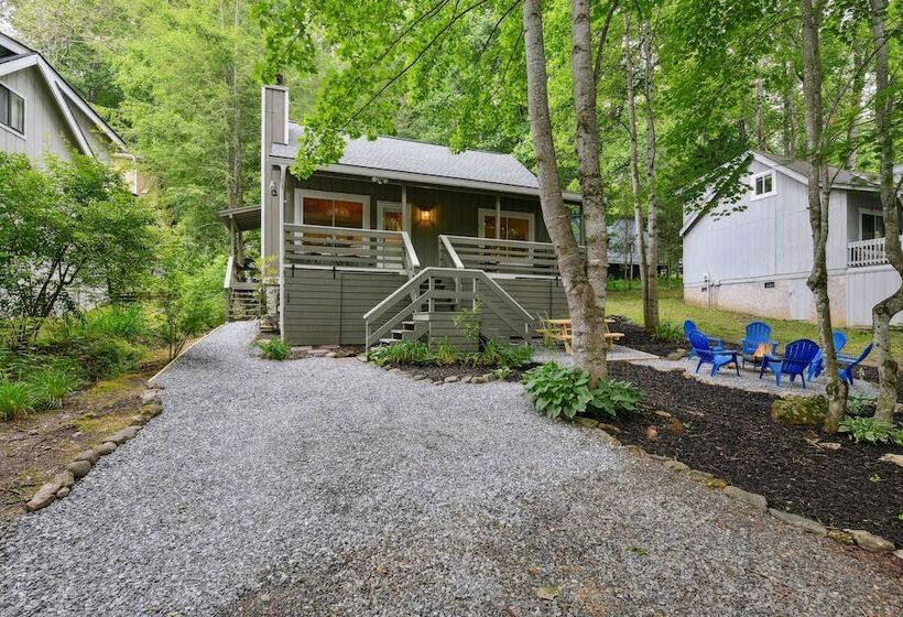 Maggie Valley Mountain Escape W/ Fire Pit & Deck