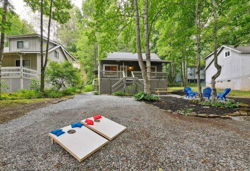 Maggie Valley Mountain Escape W/ Fire Pit & Deck