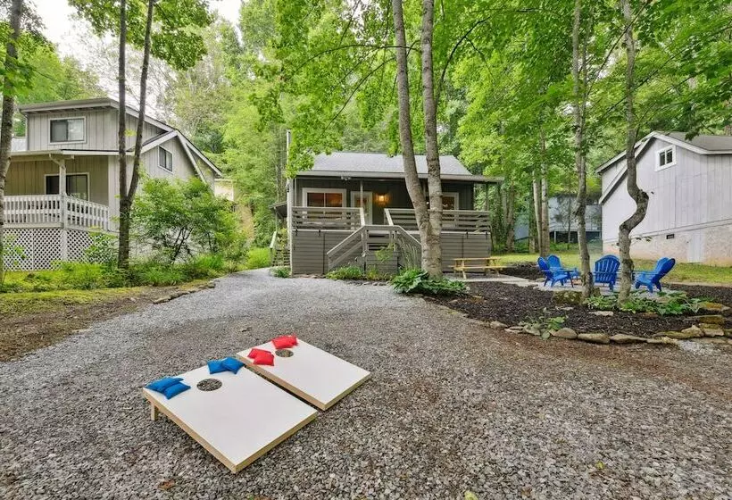 Maggie Valley Mountain Escape W/ Fire Pit & Deck