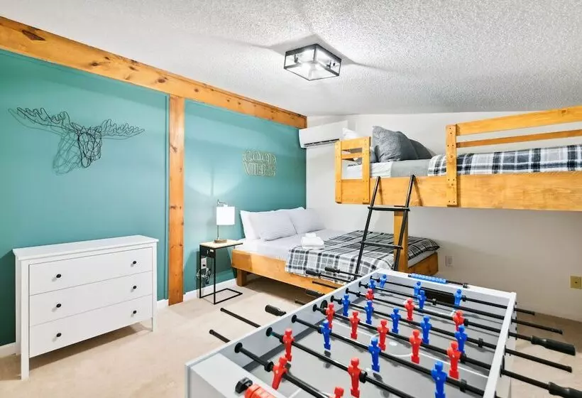 Maggie Valley Mountain Escape W/ Fire Pit & Deck