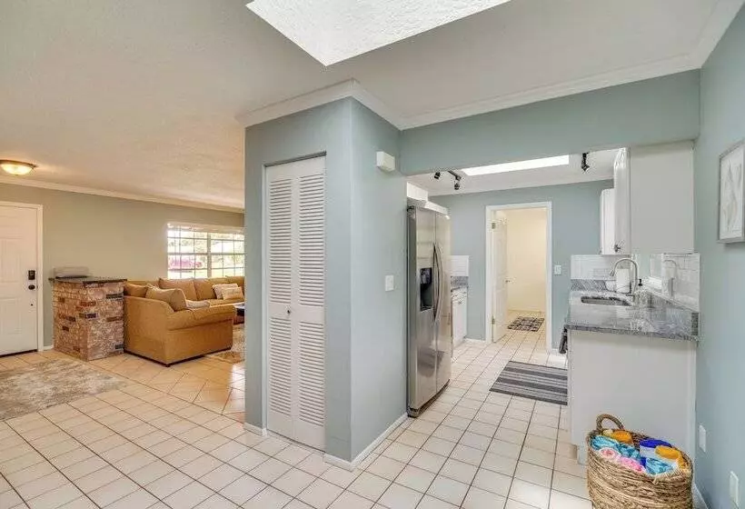Melbourne Home W/ Pool & Patio, 6 Mi To Beach!