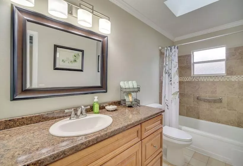 Melbourne Home W/ Pool & Patio, 6 Mi To Beach!
