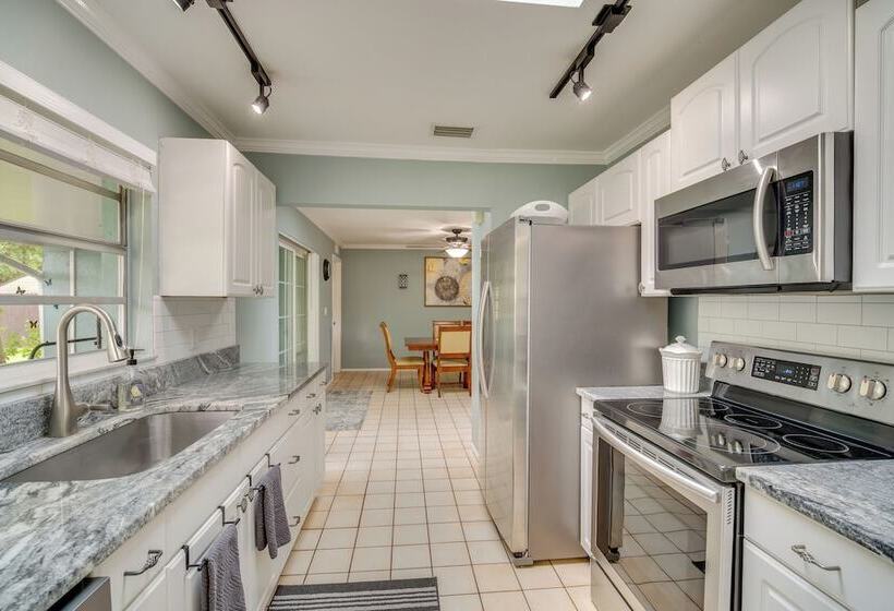 Melbourne Home W/ Pool & Patio, 6 Mi To Beach!