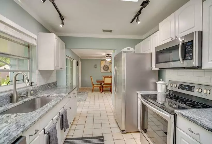 Melbourne Home W/ Pool & Patio, 6 Mi To Beach!