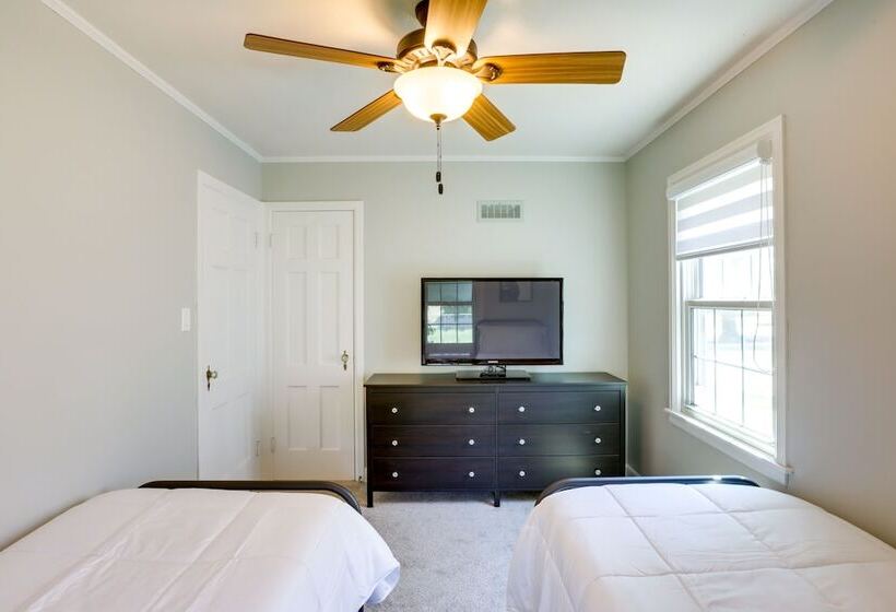 Milwaukee Home W/ Serene Patio & Backyard Garden!