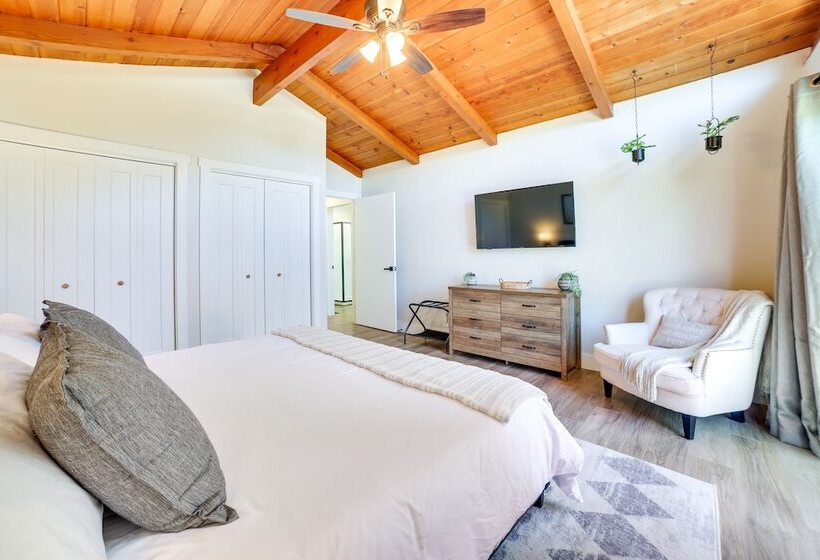 Modern Del Rey Oaks Retreat: 2 Mi To Monterey Bay!