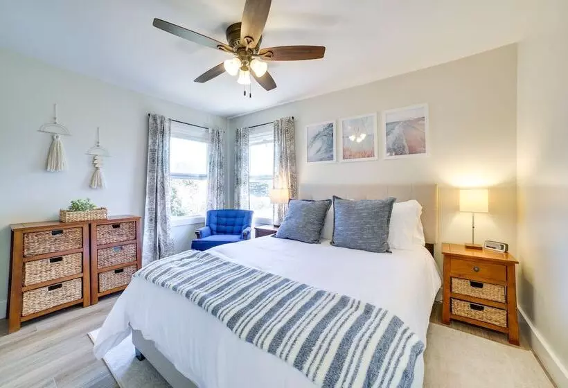 Modern Del Rey Oaks Retreat: 2 Mi To Monterey Bay!