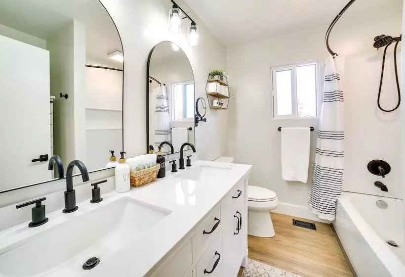 Modern Del Rey Oaks Retreat: 2 Mi To Monterey Bay!