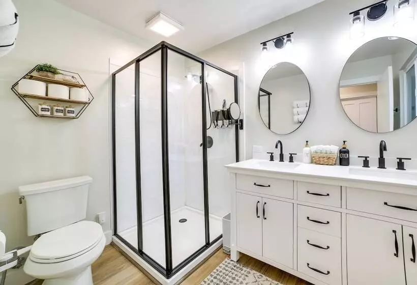 Modern Del Rey Oaks Retreat: 2 Mi To Monterey Bay!