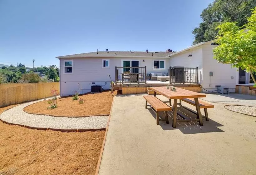 Modern Del Rey Oaks Retreat: 2 Mi To Monterey Bay!