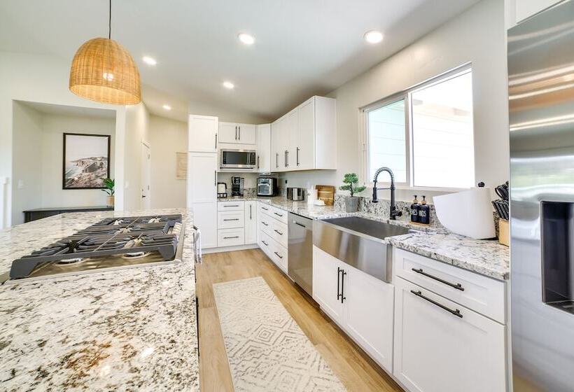 Modern Del Rey Oaks Retreat: 2 Mi To Monterey Bay!