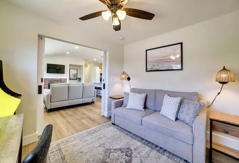 Modern Del Rey Oaks Retreat: 2 Mi To Monterey Bay!