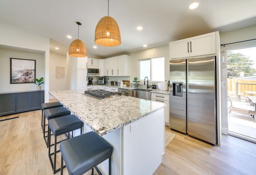 Modern Del Rey Oaks Retreat: 2 Mi To Monterey Bay!