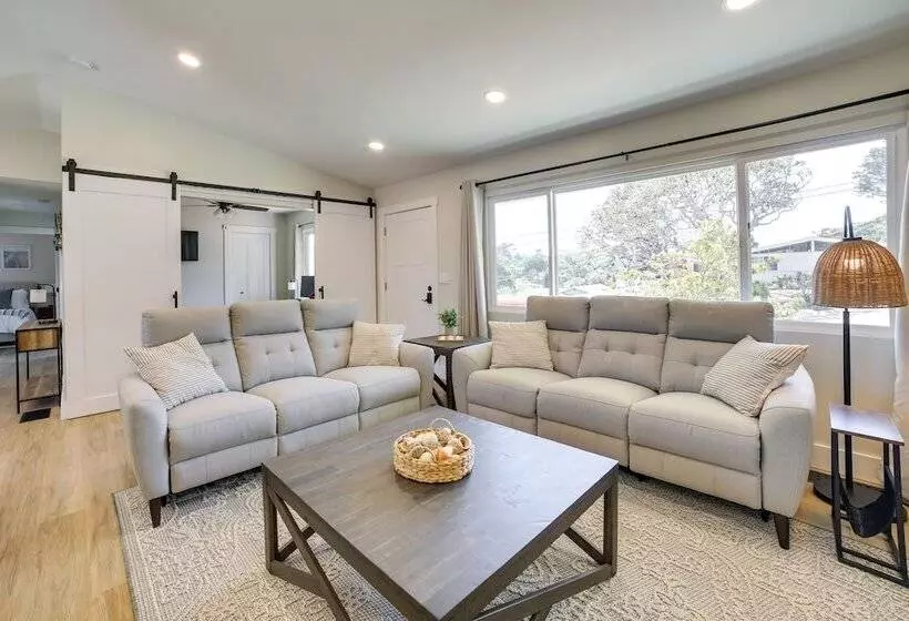 Modern Del Rey Oaks Retreat: 2 Mi To Monterey Bay!