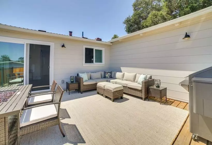 Modern Del Rey Oaks Retreat: 2 Mi To Monterey Bay!