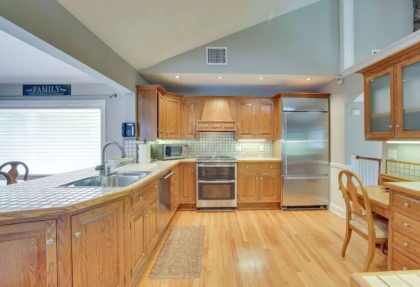 New Fairfield Vacation Rental W/ Lake Views!