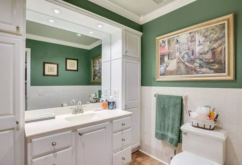 New Fairfield Vacation Rental W/ Lake Views!