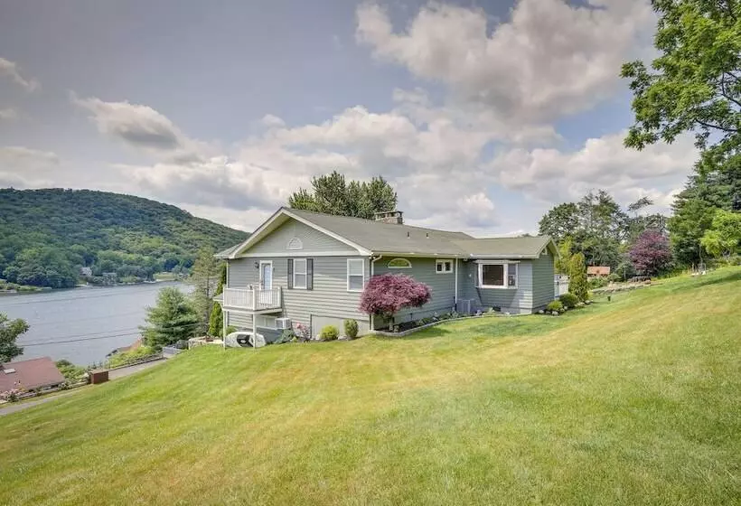New Fairfield Vacation Rental W/ Lake Views!