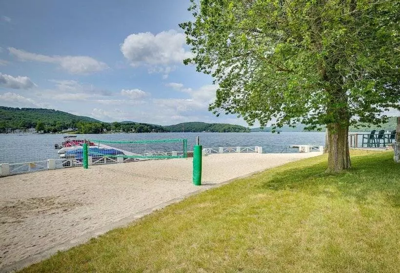 New Fairfield Vacation Rental W/ Lake Views!