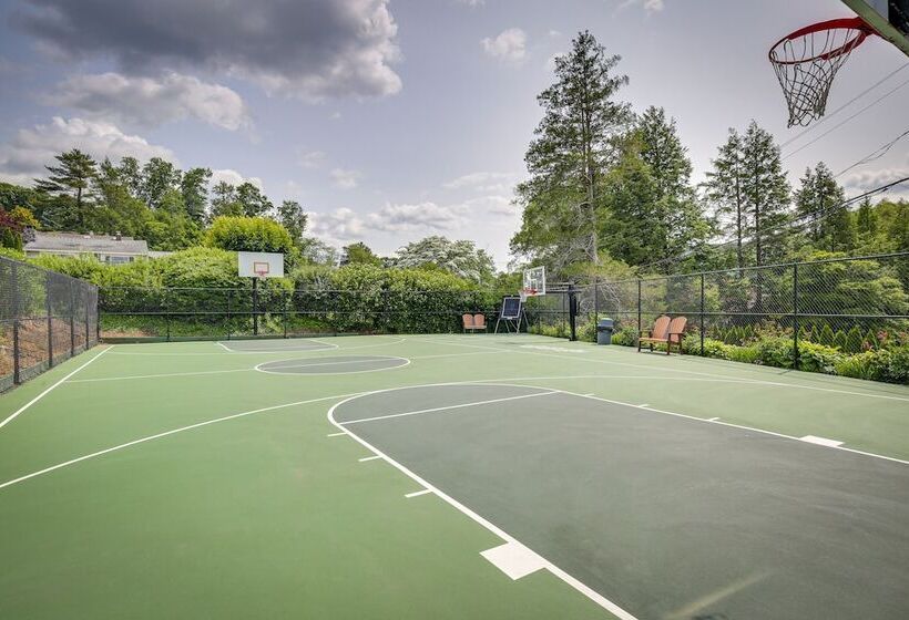 New Fairfield Vacation Rental W/ Lake Views!