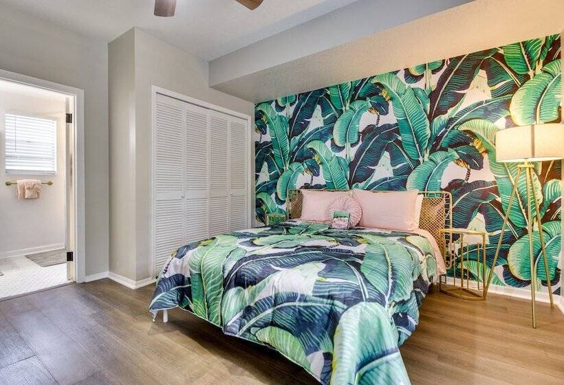 Orlando Golden Girls Retreat: Prime Location!