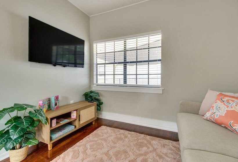 Orlando Golden Girls Retreat: Prime Location!