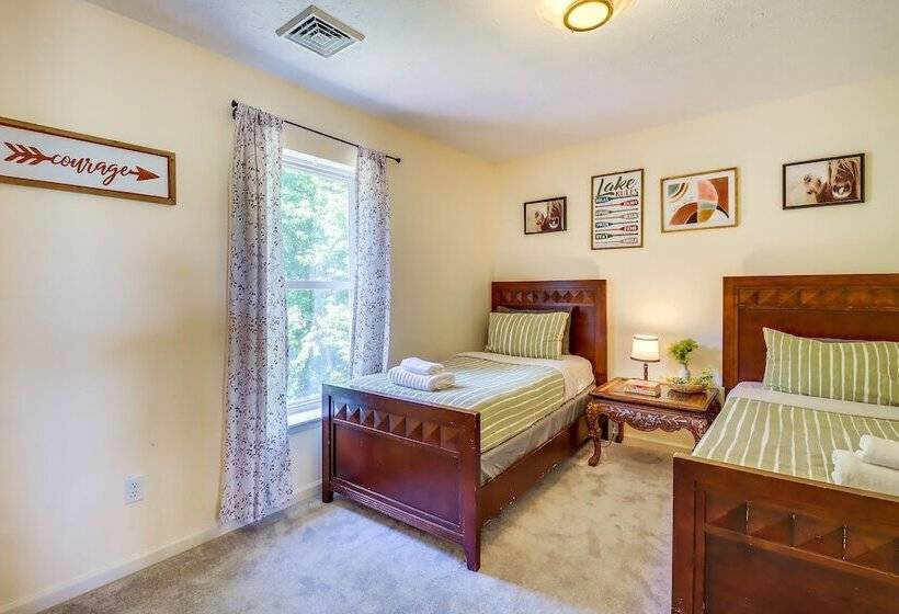 Pennsylvania Escape W/ Hot Tub, Fire Pit & Deck!