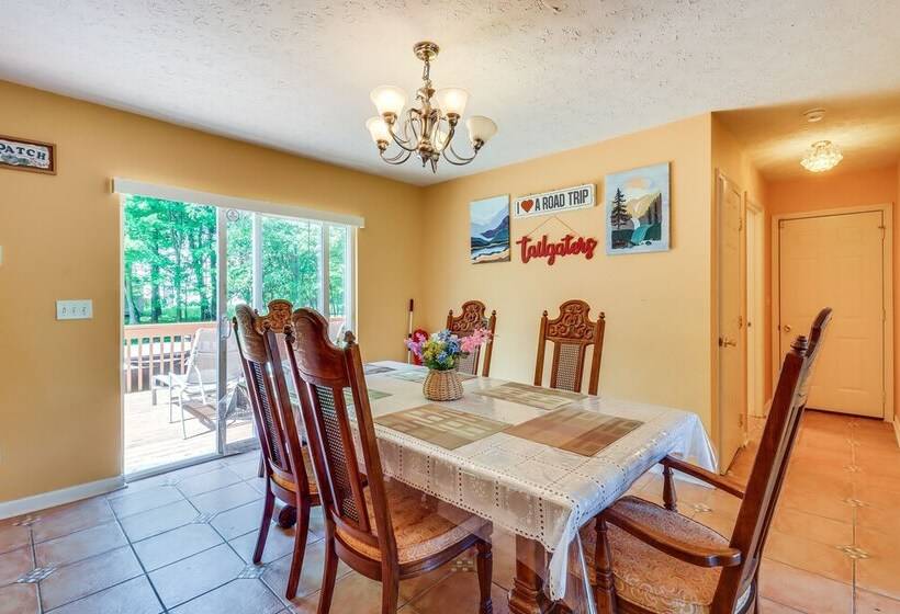 Pennsylvania Escape W/ Hot Tub, Fire Pit & Deck!