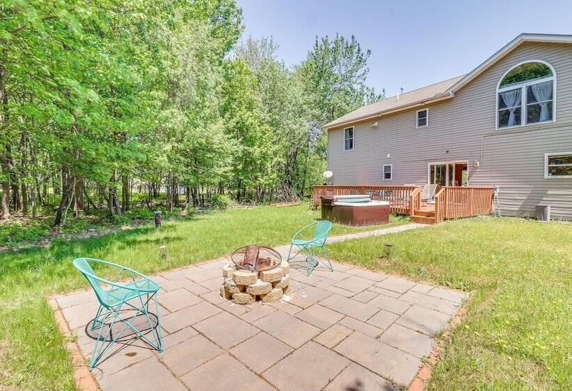 Pennsylvania Escape W/ Hot Tub, Fire Pit & Deck!