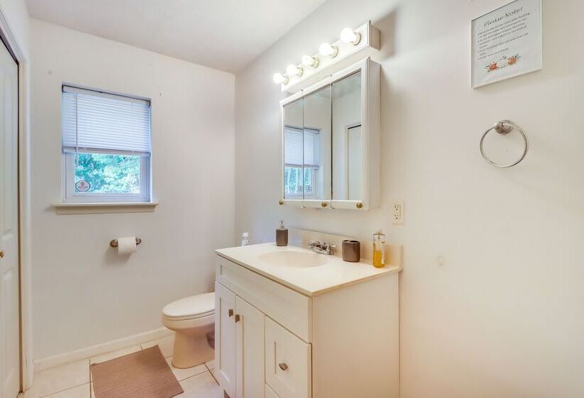 Pennsylvania Escape W/ Hot Tub, Fire Pit & Deck!